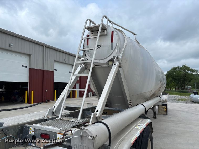 image for item FC5611 2012 Heil pneumatic dry bulk trailer