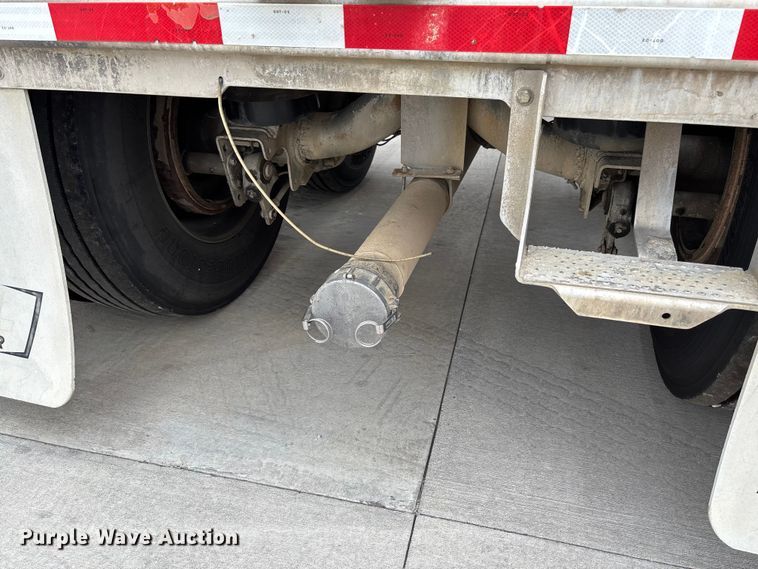 image for item FC5611 2012 Heil pneumatic dry bulk trailer
