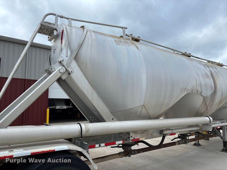 image for item FC5611 2012 Heil pneumatic dry bulk trailer