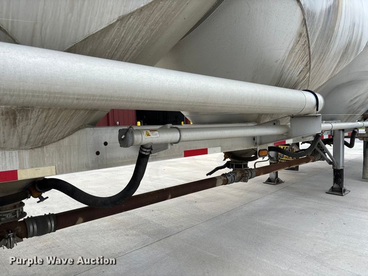 image for item FC5611 2012 Heil pneumatic dry bulk trailer