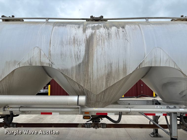 image for item FC5611 2012 Heil pneumatic dry bulk trailer
