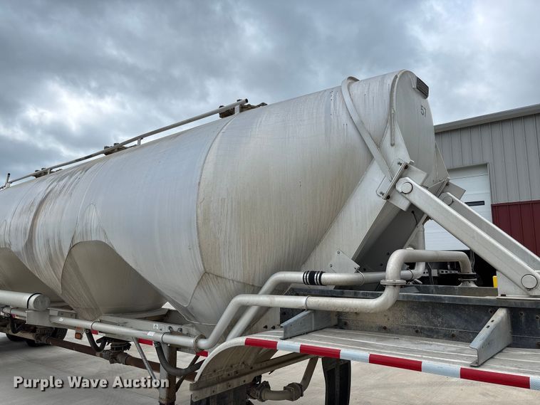image for item FC5611 2012 Heil pneumatic dry bulk trailer