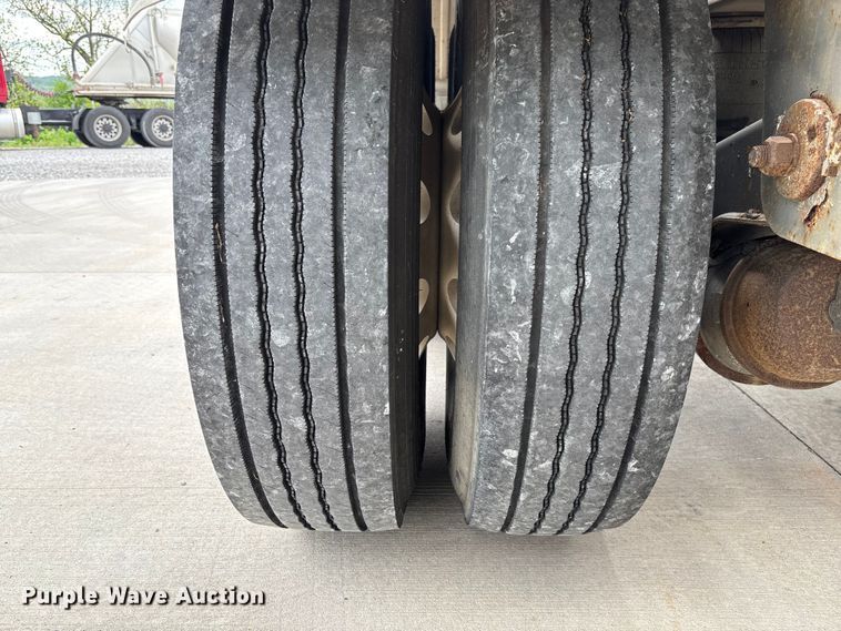 image for item FC5611 2012 Heil pneumatic dry bulk trailer