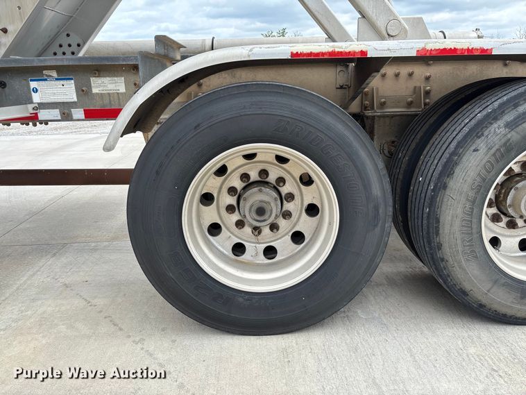 image for item FC5611 2012 Heil pneumatic dry bulk trailer