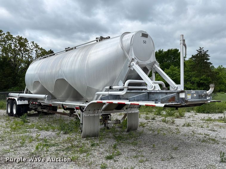 image for item FC5612 2012 Heil pneumatic dry bulk trailer