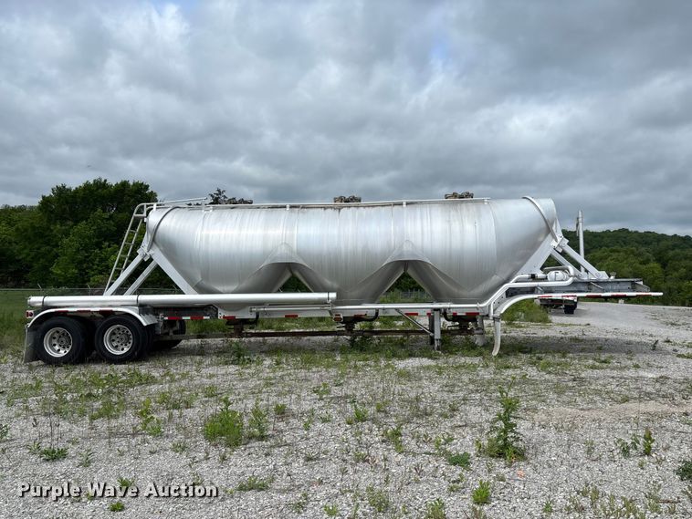 image for item FC5612 2012 Heil pneumatic dry bulk trailer