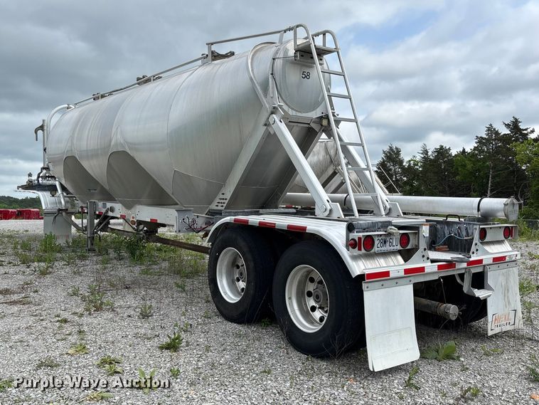 image for item FC5612 2012 Heil pneumatic dry bulk trailer