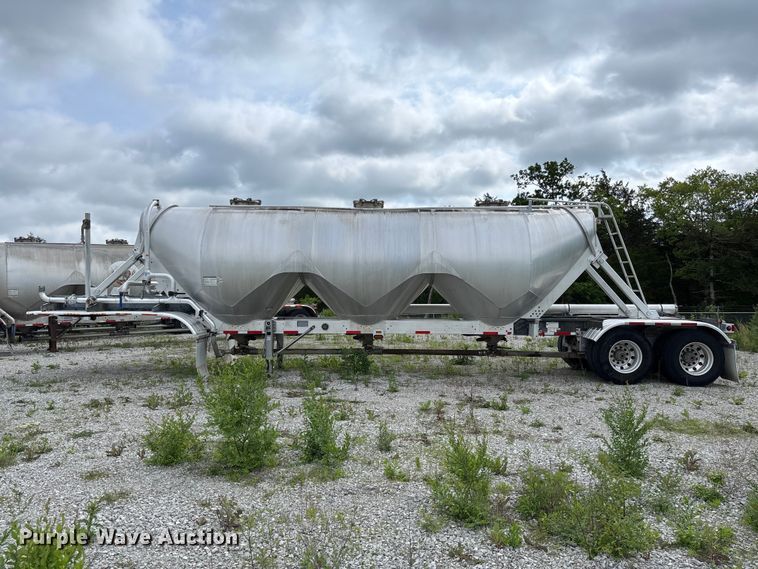 image for item FC5612 2012 Heil pneumatic dry bulk trailer