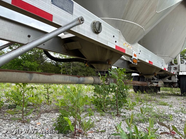 image for item FC5612 2012 Heil pneumatic dry bulk trailer