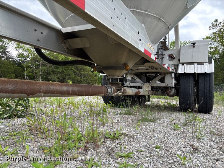 image for item FC5612 2012 Heil pneumatic dry bulk trailer
