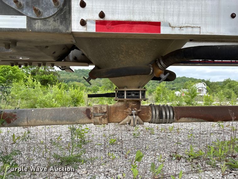 image for item FC5612 2012 Heil pneumatic dry bulk trailer