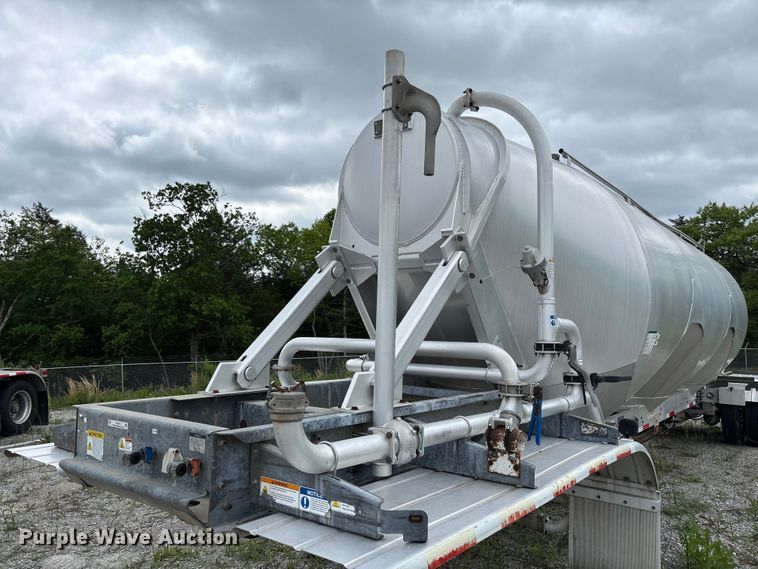 image for item FC5612 2012 Heil pneumatic dry bulk trailer