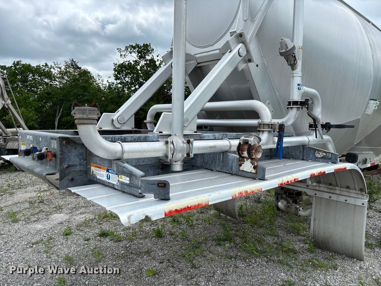image for item FC5612 2012 Heil pneumatic dry bulk trailer