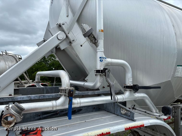 image for item FC5612 2012 Heil pneumatic dry bulk trailer