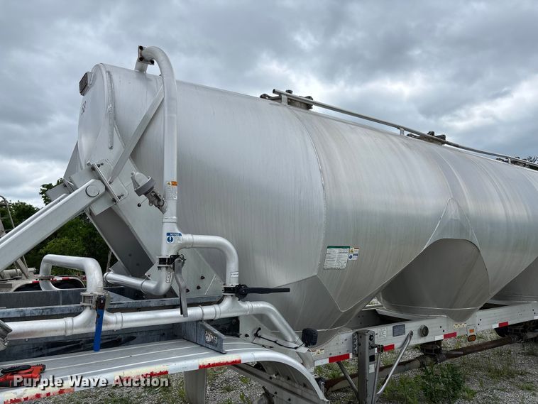 image for item FC5612 2012 Heil pneumatic dry bulk trailer