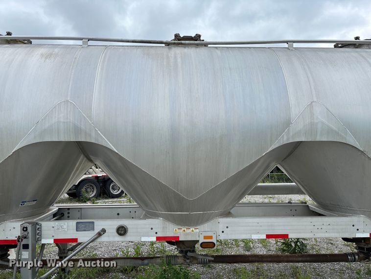 image for item FC5612 2012 Heil pneumatic dry bulk trailer