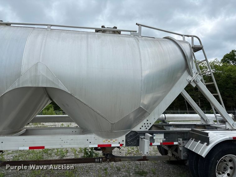 image for item FC5612 2012 Heil pneumatic dry bulk trailer