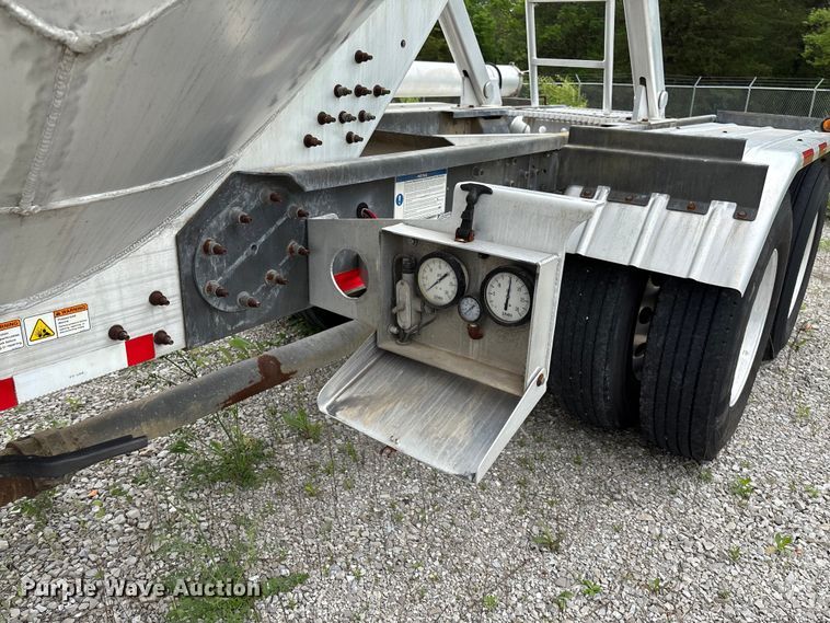image for item FC5612 2012 Heil pneumatic dry bulk trailer