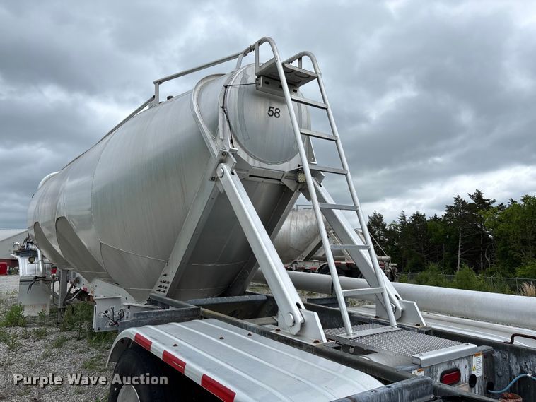 image for item FC5612 2012 Heil pneumatic dry bulk trailer