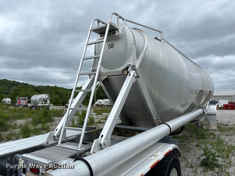 image for item FC5612 2012 Heil pneumatic dry bulk trailer