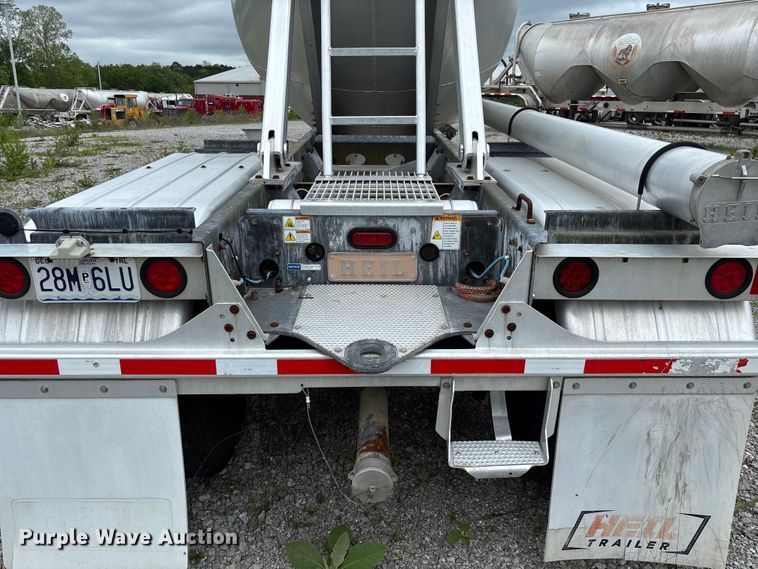 image for item FC5612 2012 Heil pneumatic dry bulk trailer