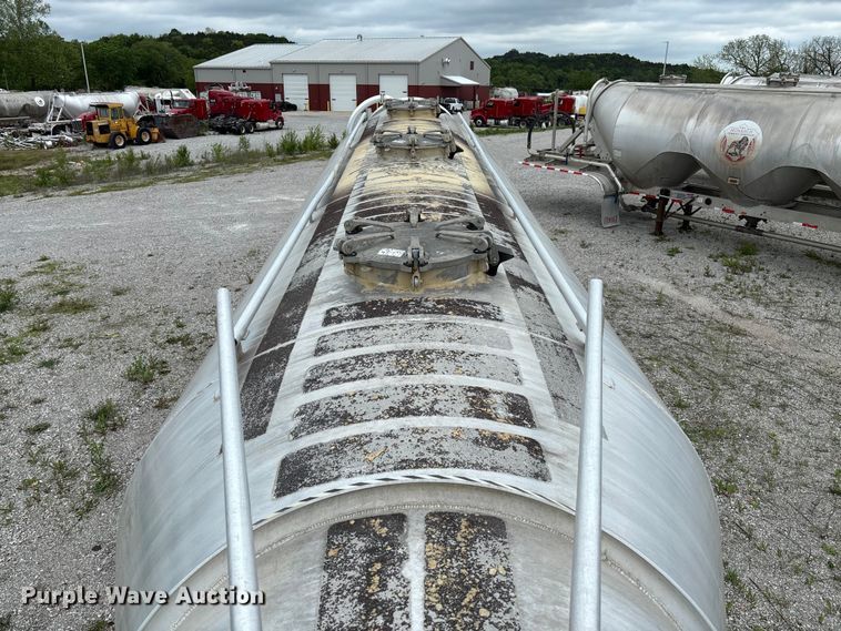 image for item FC5612 2012 Heil pneumatic dry bulk trailer