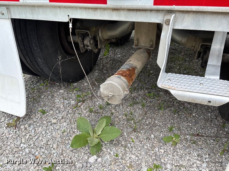 image for item FC5612 2012 Heil pneumatic dry bulk trailer