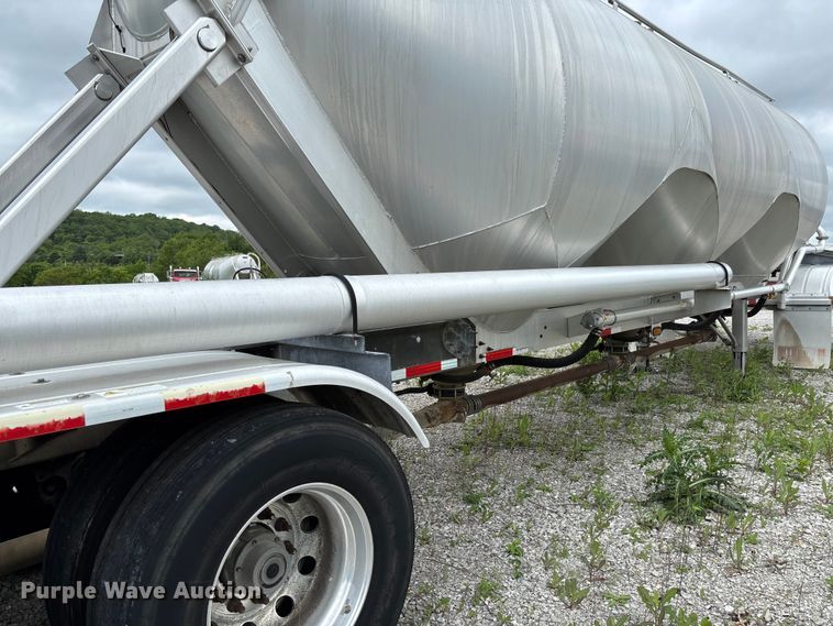 image for item FC5612 2012 Heil pneumatic dry bulk trailer