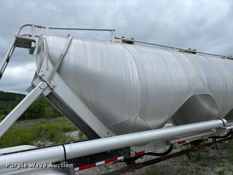 image for item FC5612 2012 Heil pneumatic dry bulk trailer