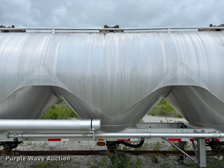image for item FC5612 2012 Heil pneumatic dry bulk trailer