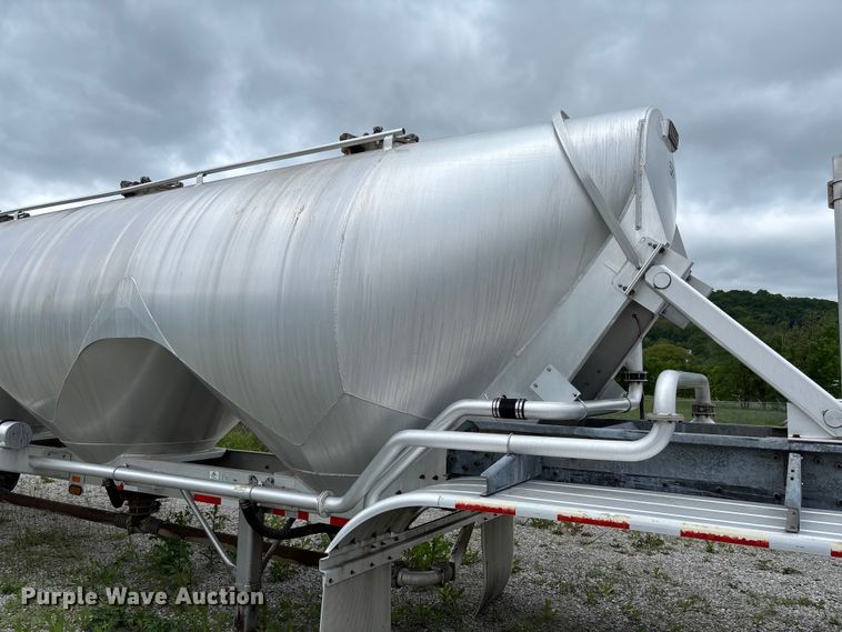 image for item FC5612 2012 Heil pneumatic dry bulk trailer