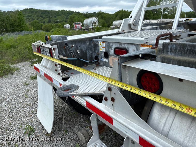 image for item FC5612 2012 Heil pneumatic dry bulk trailer