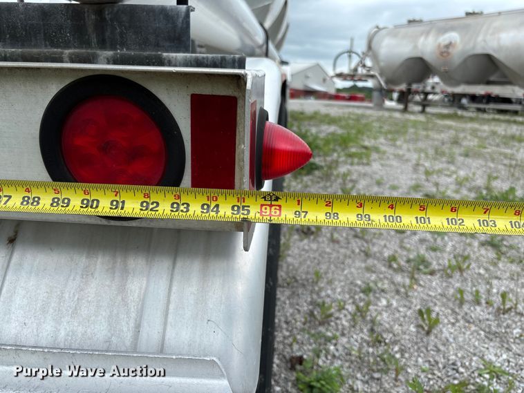 image for item FC5612 2012 Heil pneumatic dry bulk trailer