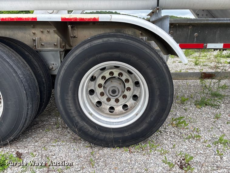 image for item FC5612 2012 Heil pneumatic dry bulk trailer