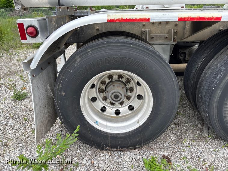 image for item FC5612 2012 Heil pneumatic dry bulk trailer