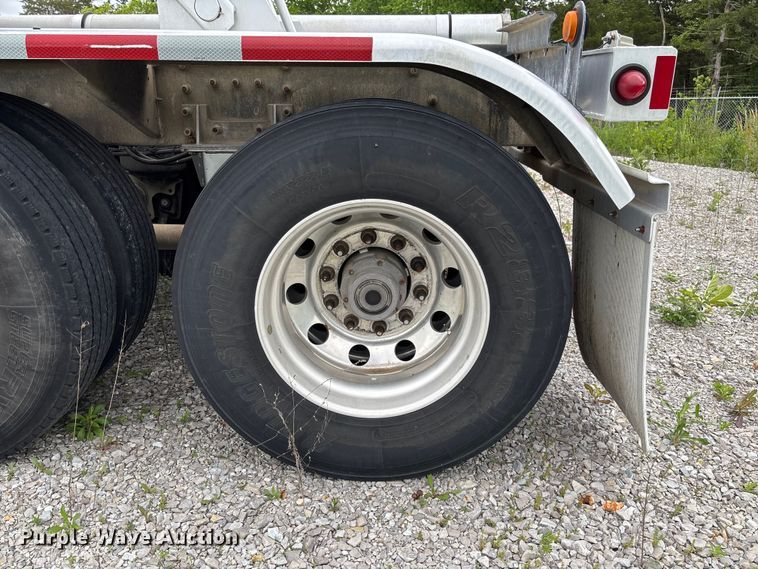 image for item FC5612 2012 Heil pneumatic dry bulk trailer