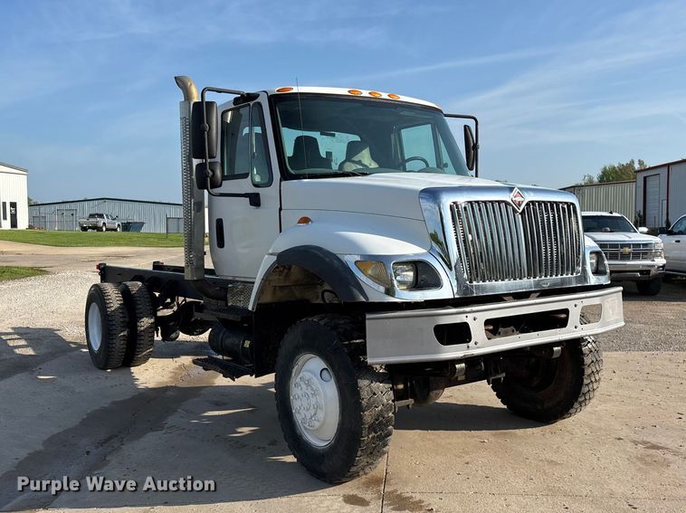 image for item FG0267 2003 International 7300 truck cab and chassis