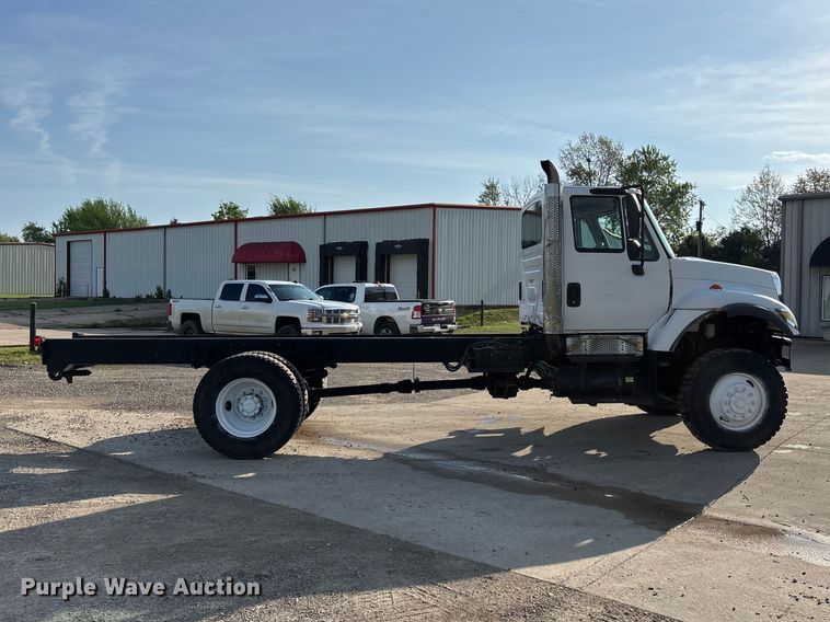 image for item FG0267 2003 International 7300 truck cab and chassis