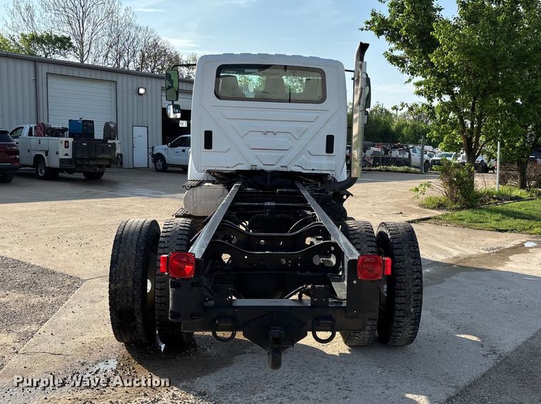 image for item FG0267 2003 International 7300 truck cab and chassis