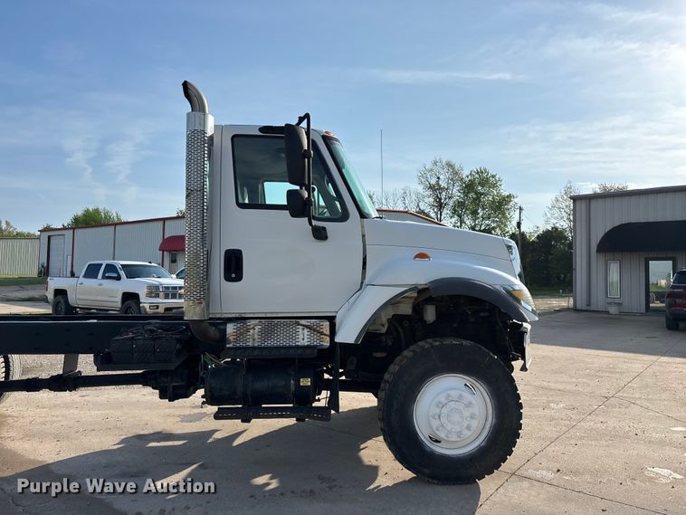 image for item FG0267 2003 International 7300 truck cab and chassis