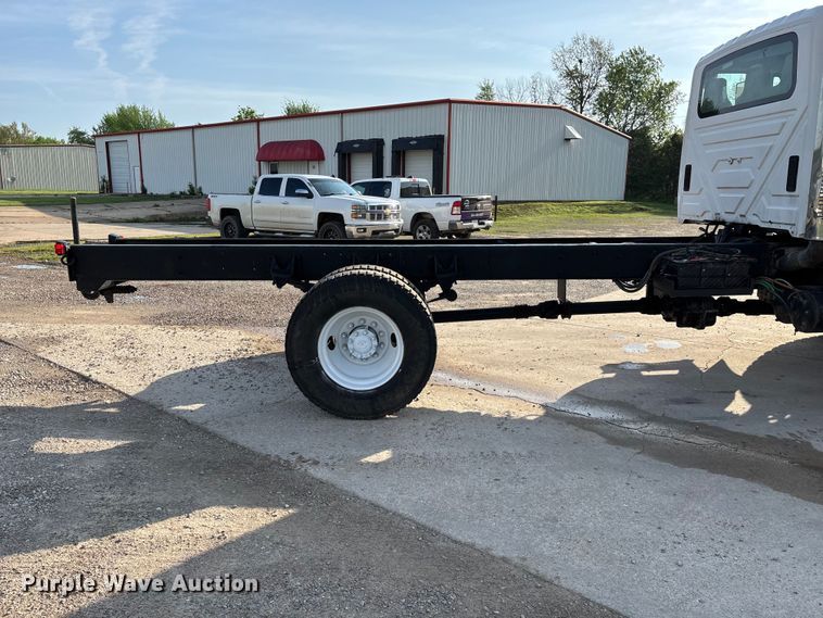 image for item FG0267 2003 International 7300 truck cab and chassis