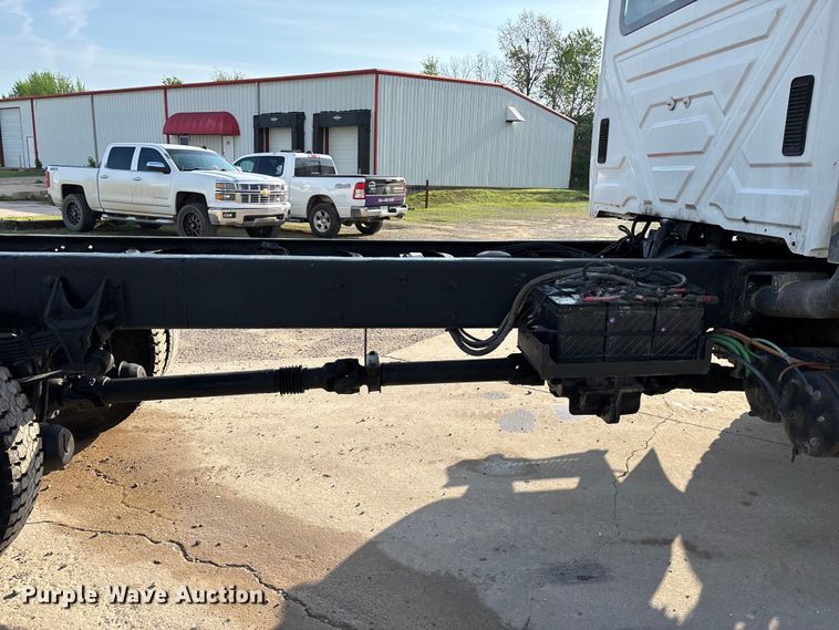 image for item FG0267 2003 International 7300 truck cab and chassis