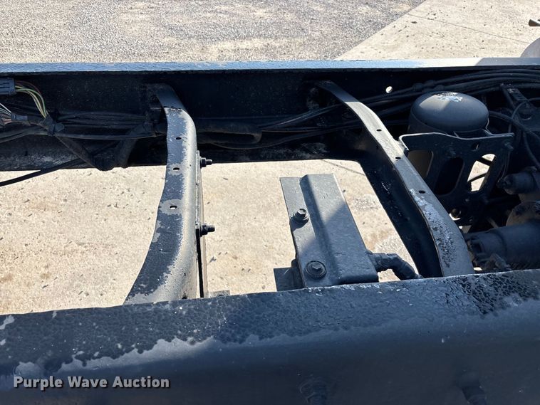 image for item FG0267 2003 International 7300 truck cab and chassis