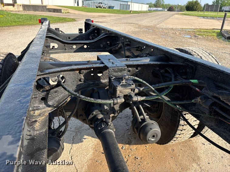 image for item FG0267 2003 International 7300 truck cab and chassis