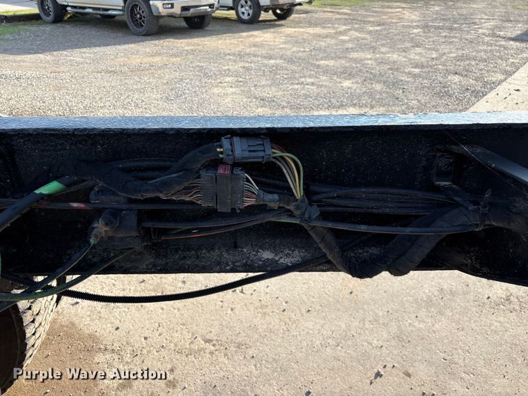 image for item FG0267 2003 International 7300 truck cab and chassis