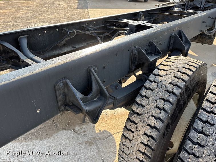 image for item FG0267 2003 International 7300 truck cab and chassis