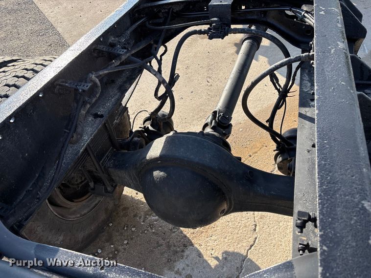 image for item FG0267 2003 International 7300 truck cab and chassis