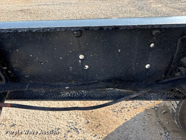 image for item FG0267 2003 International 7300 truck cab and chassis