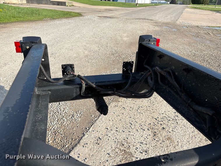 image for item FG0267 2003 International 7300 truck cab and chassis