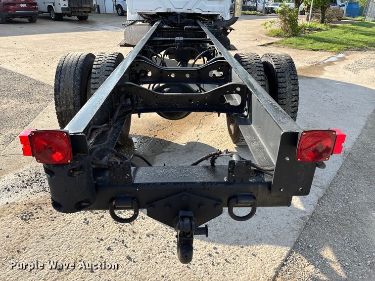 image for item FG0267 2003 International 7300 truck cab and chassis